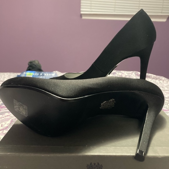 Vera wang heels never worn brand new - Picture 2 of 4